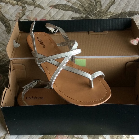 liz claiborne flat sandals